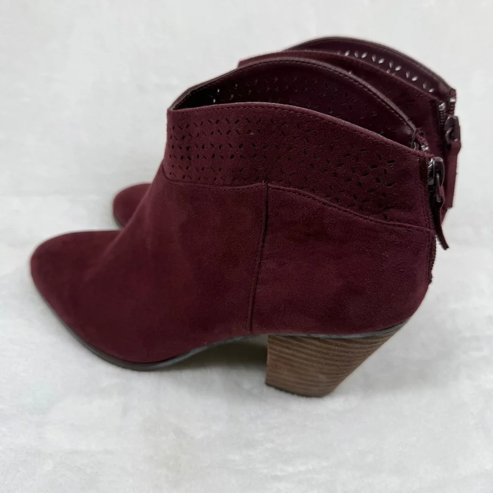 Violet & Red brand violet